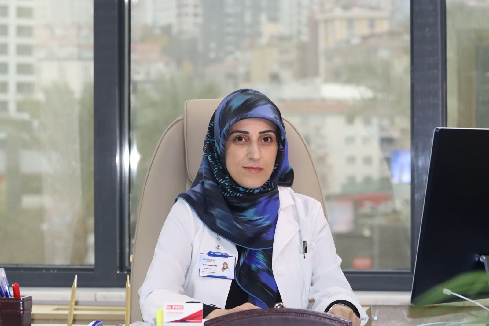 Prof. Dr. Zeynep Ocak ECEGEN merkezindeki çalışma ofisinde